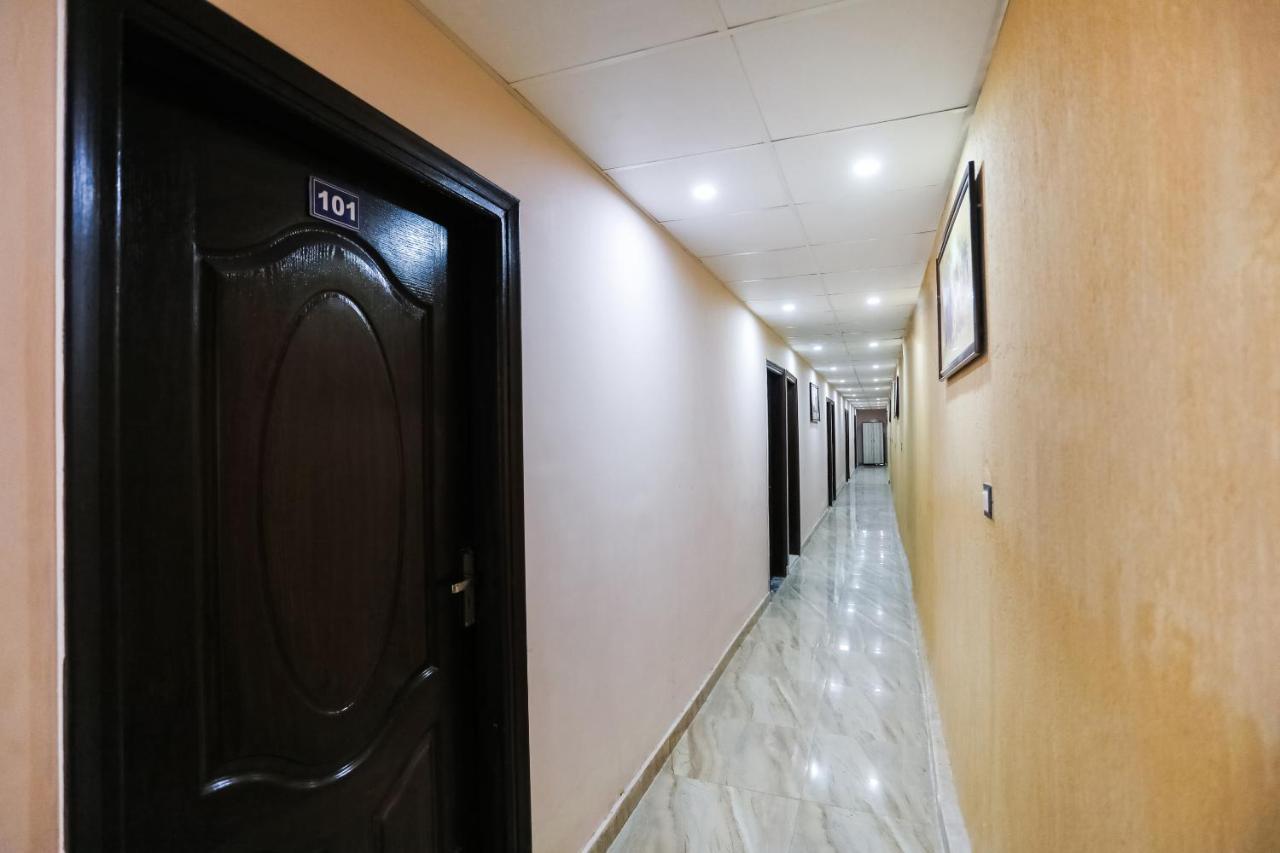 Oyo 72993 Hotel The Gold Faridabad Eksteriør bilde